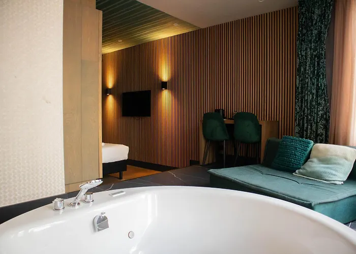 Manzo'S Suites